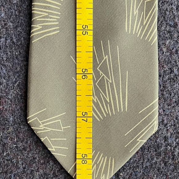 Giorgio Armani Silk Tie - Picture 6 of 7